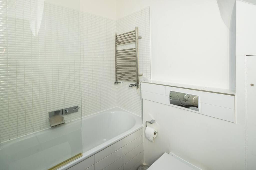 Chic And Spacious Flat Near Bond Street Lägenhet London Exteriör bild